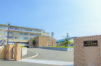 多様な生徒のニーズに応える定時制課程単位制の福岡県立ひびき高校。