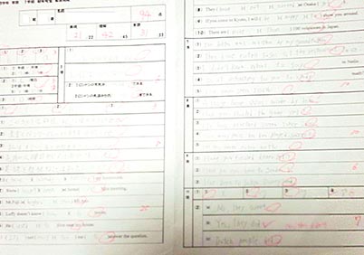 中学３年生H君の１学期の期末テスト結果です。英語は初めて９４点を取りました。